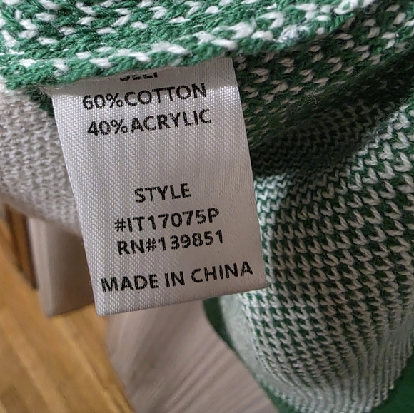 Green and White Checkered Sweater. NWT - Picture 4 of 4